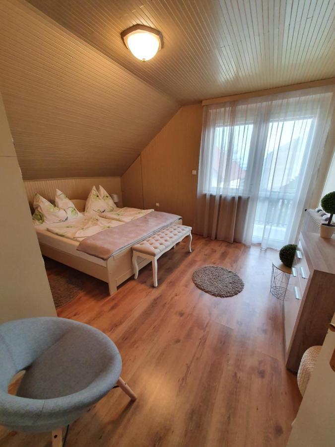 Apartman Ilike Balatonfured Exterior photo